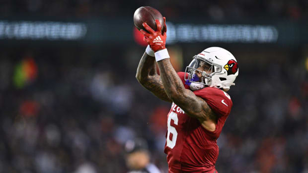 Arizona Cardinals running back James Conner (6) catches a pass that he converts into a touchdown in the first half against the Chicago Bears at Soldier Field.